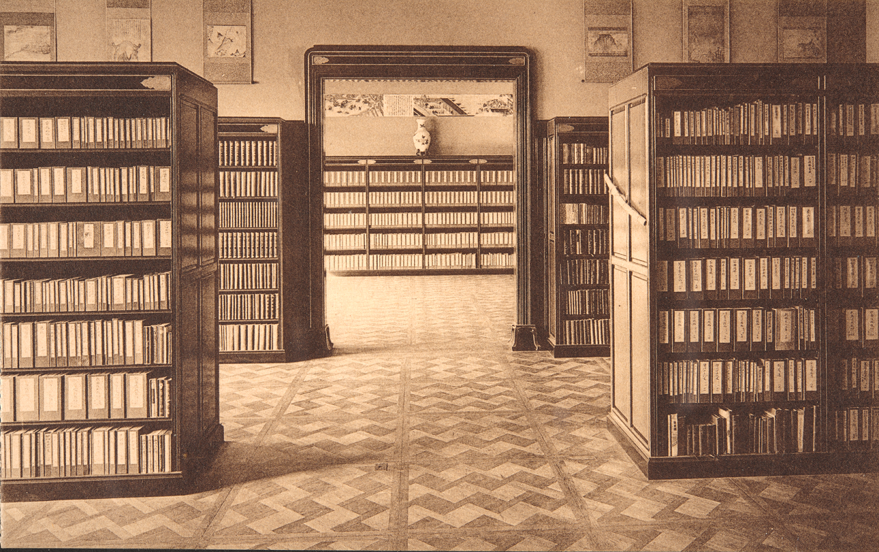 Photo: In Praise of Bookshelves and…Erasmus